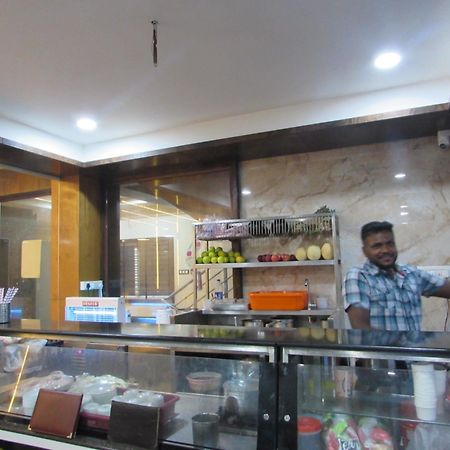 Udupi Regency Hotell Hassan Exteriör bild