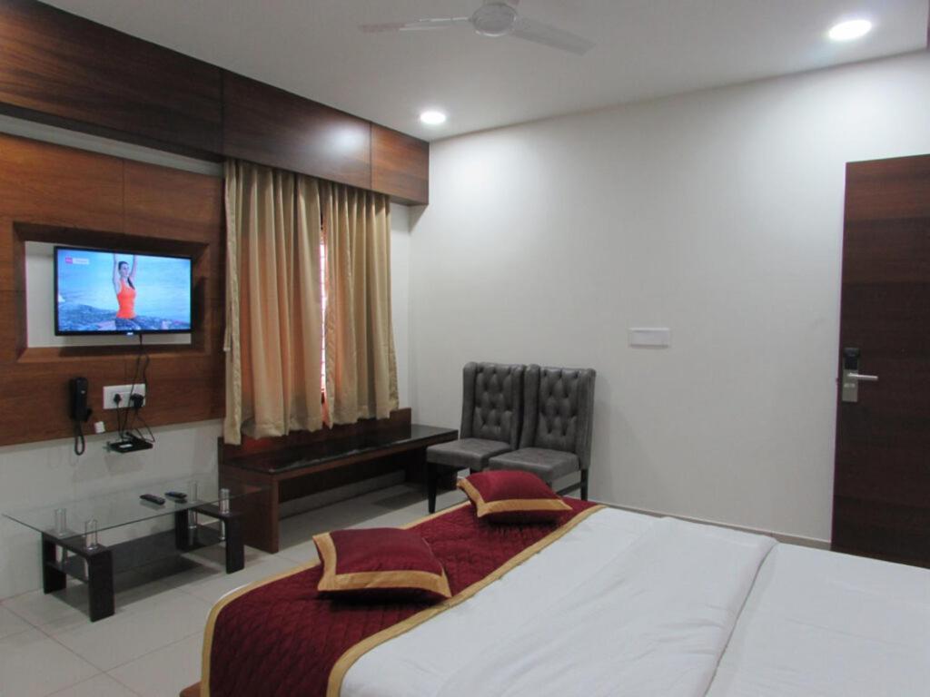 Udupi Regency Hotell Hassan Exteriör bild